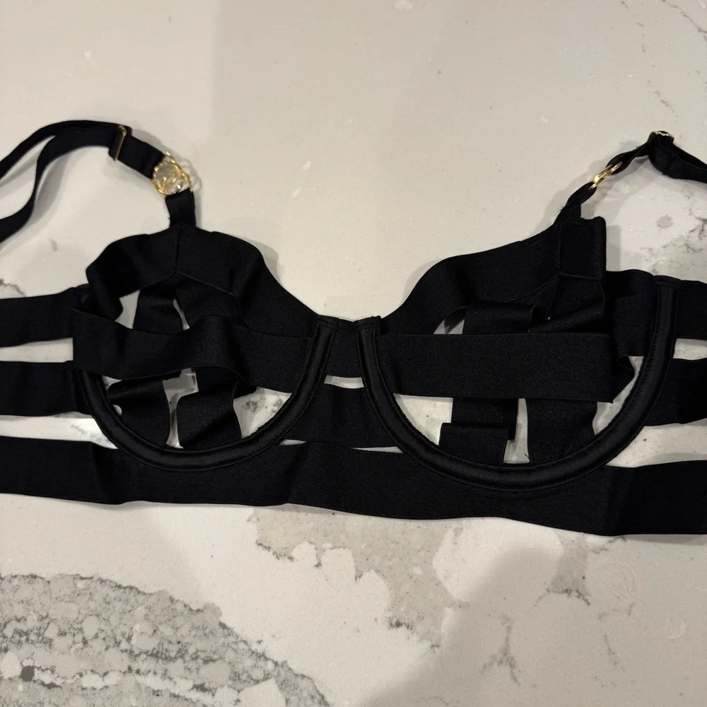 Victoria’s Secret Black Strappy Unlined Bra Size 32B